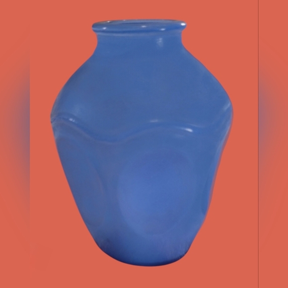 VINTAGE MINIATURE CERAMIC VASE ~ PLISSE BLUE PLEATED DESIGN 3" 1950'S - Picture 4 of 4